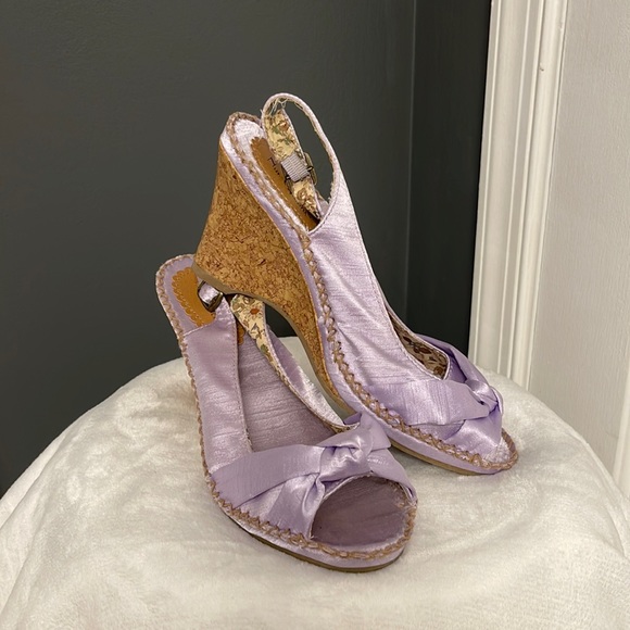 Nue Options Shoes - Raw silk lavender wedge sandal sling back size 8.5